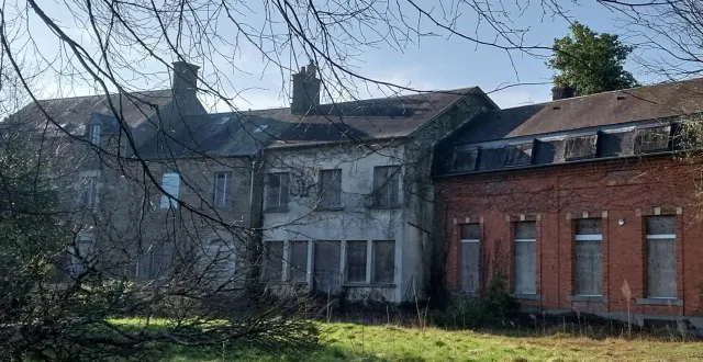 photo  l’ancien foyer fertois, rue wilfrid-challemel, sera démoli en vue de la construction d’une maison partagée pour seniors.  &copy;  ouest-france 