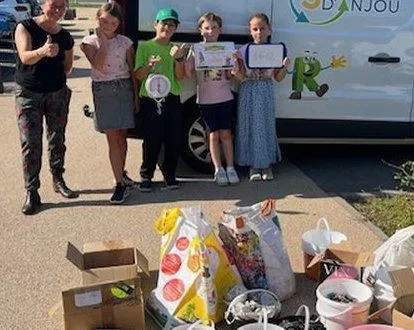 photo  une campagne dans le cadre de la semaine européenne de recyclage des piles.  &copy;  co 