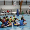 photo  à l’école de basket, les enfants de 10 à 11 ans, entraînés par jean-françois alisse (à droite), ont bénéficié d’un goûter offert par un partenaire du club. 