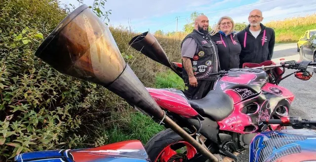 photo  lors de shows mécaniques, le team des ours présente ses engins entièrement révisés et équipés pour produire du bruit et des flammes très spectaculaires.  &copy;  ouest-france 