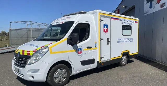 photo  la nouvelle ambulance est maintenant prête pour ses missions.  &copy;  ouest-france 