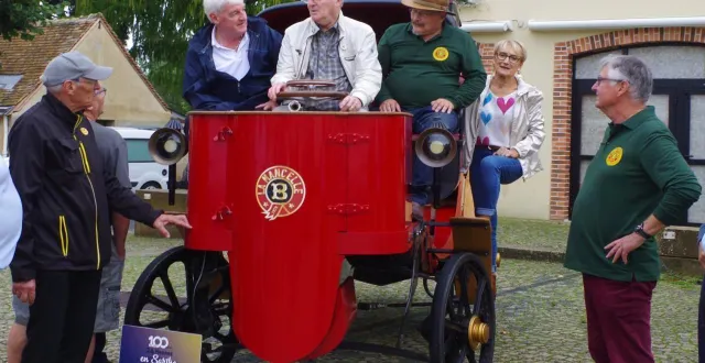 photo  la e-mancelle a fait sensation place de l’église.  &copy;  le maine libre 