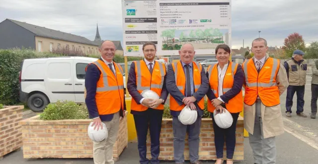 photo  frédéric beauchef, quentin spooner, philippe richard, anne beauchef et vincent mulot, secrétaire de la sous-préfecture à mamers.  &copy;  le maine libre 