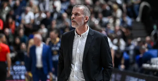 photo  l’entraîneur manceau guillaume vizade, heureux et soulagé du dénouement à dijon.  &copy;  emma buoncristiani 