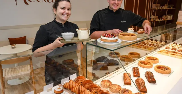 photo  angers, rue des lices, le 24 septembre 2025. angèle ligné et hugo grosbois ont le sourire aux commandes de nectar.  &copy;  laurent combet 