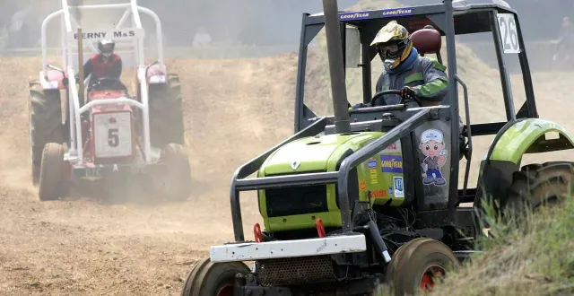 photo  après l’annulation de la manche de tracto cross en juin à cause de la chaleur, la finale du championnat se déroule dimanche, sur le terrain, route du lude à laigné-en-belin.  &copy;  archives le maine libre – denis lambert 