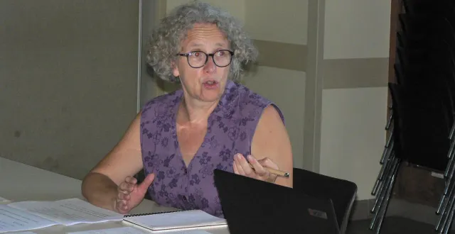 photo  lors du dernier conseil municipal à beaumont-sur-sarthe, la maire, lea duval informe d’un contrat avec alcome, éco-organisme dédié au nettoiement du déchet mégot.  &copy;  ouest-france 