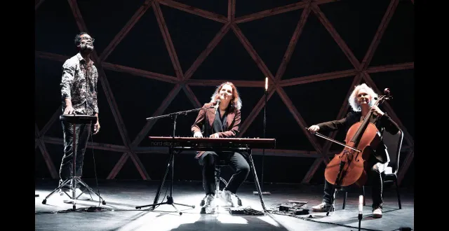 photo  de gauche à droite : florent harvard, pad électro et chœurs ; daisy au chant et clavier, et anne guillaume cetin, au violoncelle et chœurs.  &copy;  ouest-france 