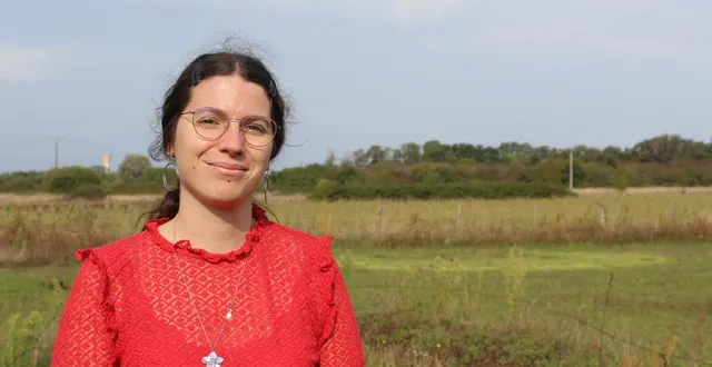 photo  aurore collet est venue en famille goûter le miel de l’année des abeilles de loire  &copy;  courrier de l’ouest 