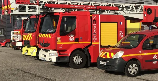 photo  les pompiers de l’orne sont intervenus ce samedi 27 septembre 2025 pour un départ de feu dans une entreprise de transformation de bois, au merlerault-le pin (photo d’illustration).  &copy;  archives ouest-france 