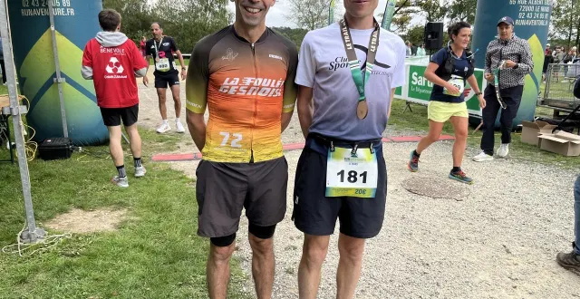 photo  georges grenêche (la foulée gesnoise), à gauche sur la photo, s’est imposé sur 19 km devant le parisien lucas chesnel  &copy;  le maine libre 