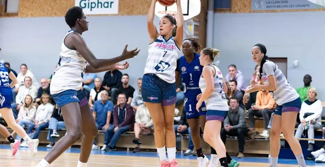 photo  les joueuses de lamboisières ont raté la première mi-temps.  &copy;  regine lemarchand 
