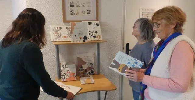 photo  une exposition pour rentrer dans l’univers de l’illustratrice, photographe et autrice emilie vast.  &copy;  co 