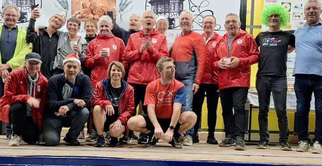 photo  photo souvenirs avec des organisateurs du trail.  &copy;  co 