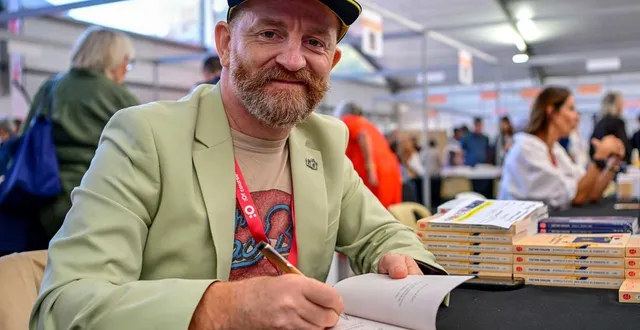 photo  chanteur du groupe de rock dionysos, mathias malzieu est aussi un auteur à succès, déjà venu à faites lire en 2023.  &copy;  archives le maine libre - yvon loué 