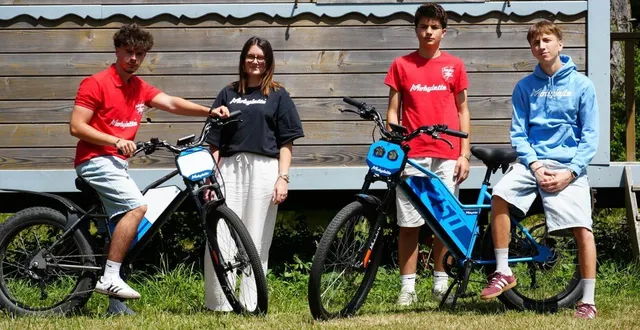 photo  à droite, le vélo mobylette à assistance électrique ; à gauche le futur cyclomoteur mobylette, qui sera commercialisé en 2026. la différence majeure, c’est la batterie et la puissance.  &copy;  collection privée 