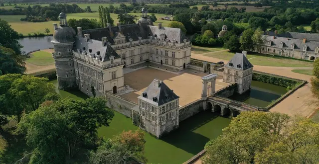 photo  saint-georges-sur-loire, le 21 août 2020. le château de serrant est essentiellement de style renaissance, construit à la place d’un château médiéval. les douves témoignent de la période ou serrant était une place forte surveillant le passage de la loire.  &copy;  archives co - josselin clair 