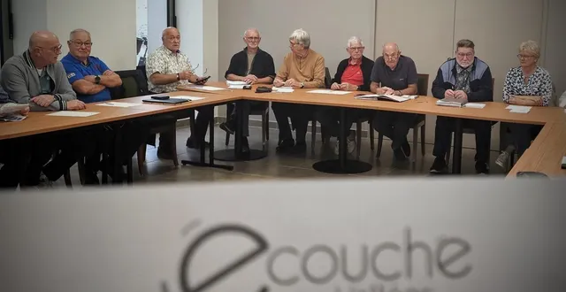 photo  les conseillers municipaux à la mairie d’écouché-les-vallées jeudi 25 septembre 2025.  &copy;  ouest-france 