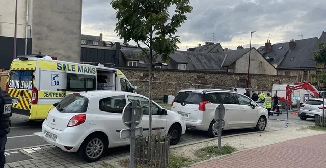 photo  malgré l’intervention du smur, l’automobiliste mortellement touché n’a pu être réanimé.  &copy;  le maine libre 