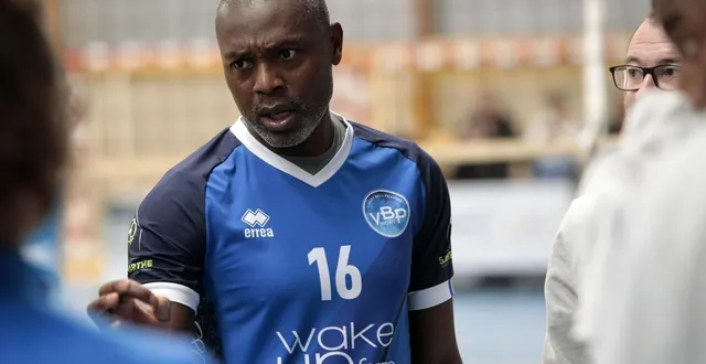 photo  alain fossier, entraîneur-joueur du vbp niort.  &copy;  co - benoit felace 