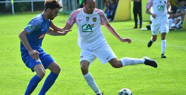 photo  écommoy (r3) aurait pu créer la surprise ce dimanche 28 septembre 2025 face à aizenay (r1), mais s’est incliné aux tirs au but.  &copy;  le maine libre 