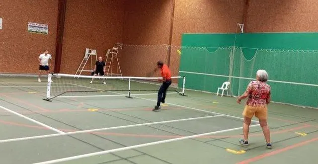 photo  dans la salle belle roche, les béconnais peuvent désormais jouer au pickleball.  &copy;  co 
