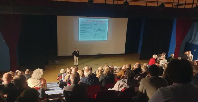 photo  les clémentais étaient au rendez-vous pour la réunion publique d’information à saint-clément-de-la-place sur le projet belenos.  &copy;  ouest-france. 