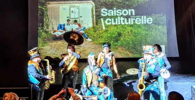 photo  la fanfare kafi lors de la soirée de lancement de la saison culturelle.  &copy;  co 