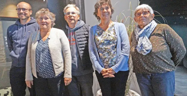photo  au centre, le président, denis boullé ; xavier cailly, secrétaire adjoint ; karine folmard, trésorière ; irène sanchez, secrétaire ; sonia leseigneur, trésorière adjointe.  &copy;  ouest-france 