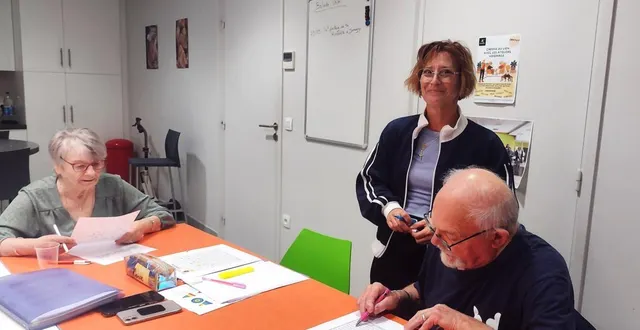 photo  linda waneck anime des ateliers mémoire avec dynamisme depuis plusieurs années.  &copy;  centre social 