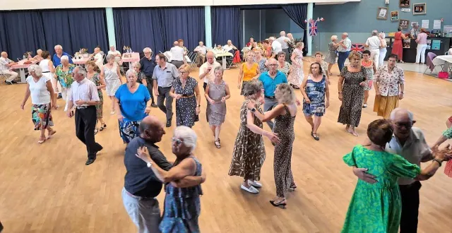 photo  le comité de jumelage organisait un après-midi dansant le 7 septembre dernier, 140 personnes ont répondu présentes  &copy;  le maine libre. 
