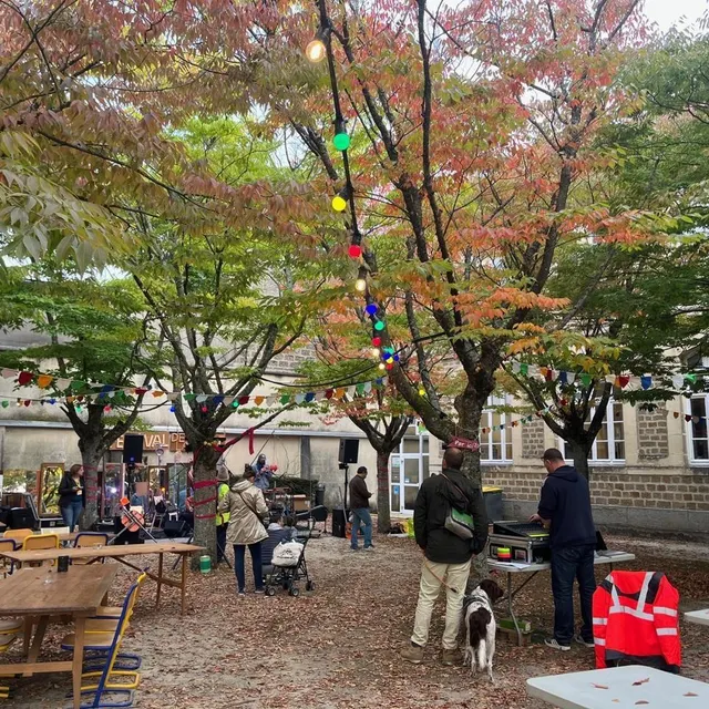 photo trioman orchestri est un trio de musiciens qui a proposé un spectacle musical participatif déjanté et festif.  ©  ouest-france