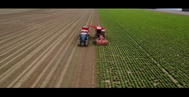 photo  « semer et récolter », un film documentaire d’eric le roch  &copy;  les films d’avalon 