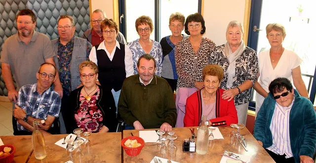 photo  de la plus ancienne aux plus jeunes : muguette, lydia, nélia, claude, armand, william, thierry, maximilienne, ingrid, emmanuelle, astrid, djaméla, fabiola et baudouin.  &copy;  le maine libre 