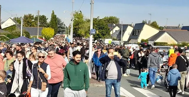 photo  la foule était dense ce dimanche 28 septembre sur les 3 km d’exposition.  &copy;  ouest-france 
