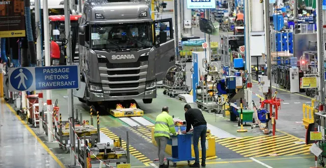 photo  scania, basé à angers, demeure un poids lourd du département à l’exportation. dans son sillage, il entraîne une kyrielle de sous-traitants.  &copy;  archives franck dubray/ouest-france 