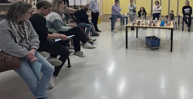 photo  la parentalité demande un échange permanent pour aborder les questionnements de son ado et aplanir les situations conflictuelles.  &copy;  pass’âge 