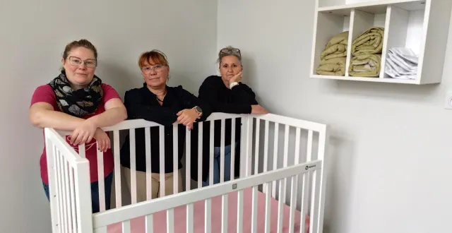 photo  les trois assistantes sont prêtes à accueillir les enfants.  &copy;  ouest-france 