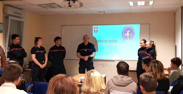 photo  la réunion de rentrée des jsp a rassemblé de nombreux parents et permis de présenter l’équipe encadrante, en présence de l’adjointe aux associations aurélia dupont et de la maire marie-laure pléver.   &copy;  le maine libre 