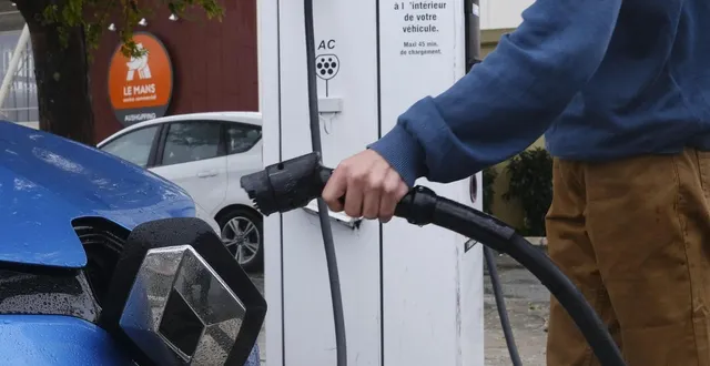 photo  un bonus de 1 000 euros va être attribué à certains acheteurs de véhicules électriques.  &copy;  archives le maine libre - denis lambert 