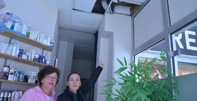 photo  le mans, lundi 29 septembre 2025. léa desnoyers, ici au côté de sa mère, a vécu un deuxième dégât des eaux en moins de deux ans.  &copy;  le maine libre 