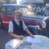photo  alain robert avec sa belle mercedes, à la fête des battages, pour les inscriptions à l’exposition de véhicules anciens 