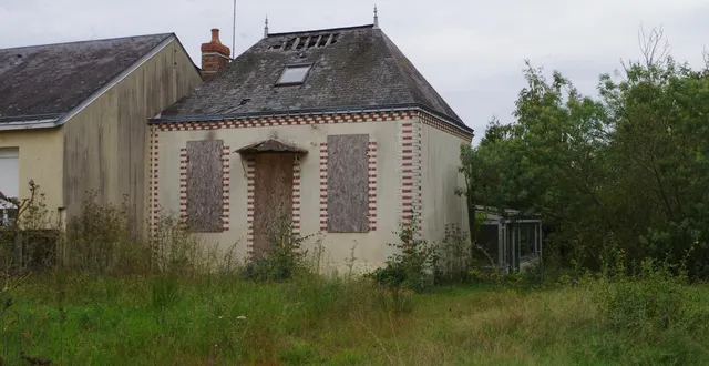 photo  cette parcelle de 1 471 m2 dans le bourg peut enfin être achetée par la commune, ce qui lui permettra d’étendre le pôle d’habitat senior.  &copy;  le maine libre 