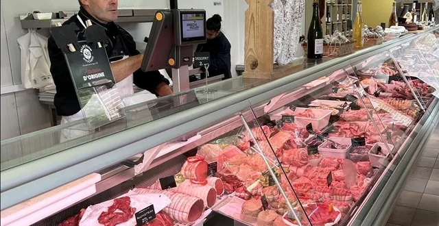 photo  l’étal de la boucherie charcuterie la viennerie.  &copy;  ouest-france 