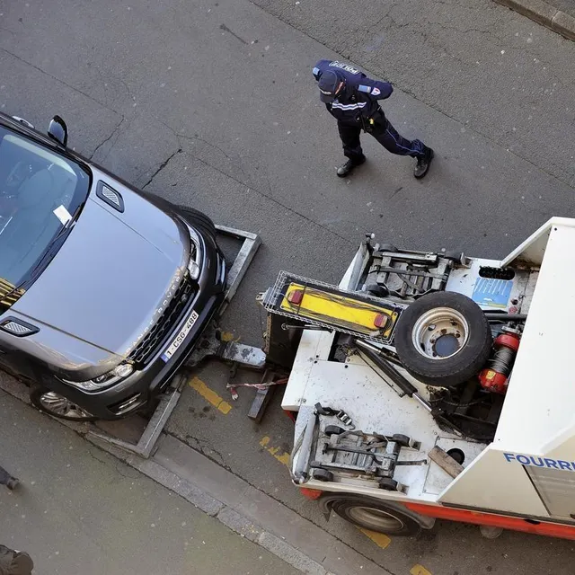 photo un véhicule dont le stationnement est jugé gênant peut être mis en fourrière.  ©  afp