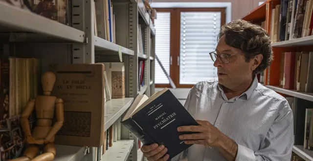 photo  le mans, mardi 26 août 2025. hervé guillemain, historien de la psychiatrie et professeur à l’université du mans, aide les familles à retrouver les dossiers de psychiatrie de leurs ascendants.  &copy;  le maine libre - denis lambert 