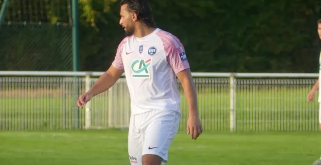 photo  arrivé l’an dernier, lounis aouadj est l’un des piliers de l’équipe suzeraine.  &copy;  la suze-roëzé fc 