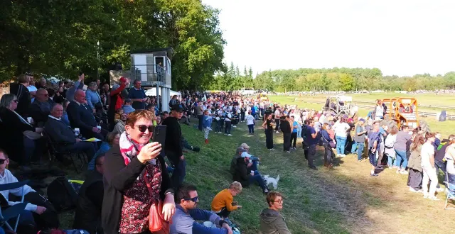 photo  les spectateurs étaient au rendez-vous de la 36e édition du tracto-cross de laigné-saint-gervais (sarthe). la dernière course du championnat s’est déroulée sans incident et la compétition a tenu toutes ses promesses  &copy;  ouest-france. 