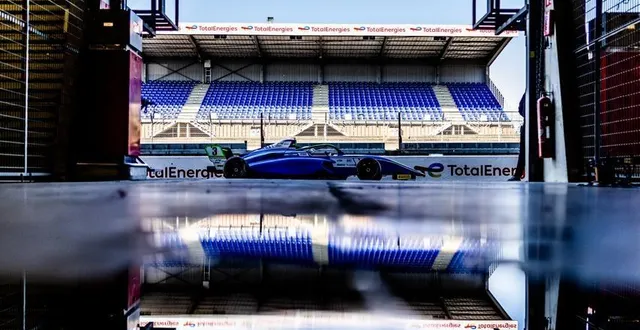 photo  l’événement de squeezie affiche complet. il vous reste une chance de gagner deux places avec le maine libre en partenariat avec le gp explorer.  &copy;  archives le maine libre - denis lambert 