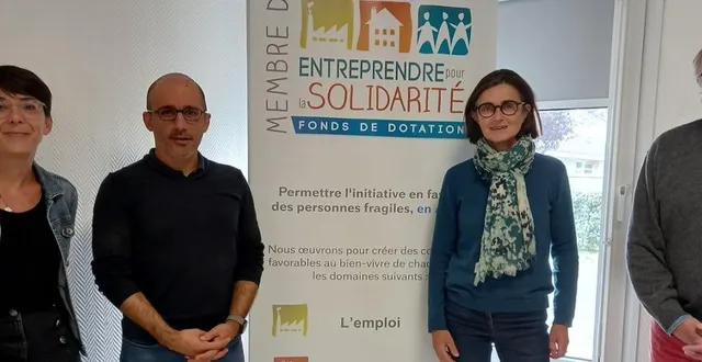 photo  une partie de l’équipe dédiée à l’appel à projets du fonds de dotation entreprendre pour la solidarité, julie colineau, benoît akkaoui, nadine dupont-thiriez et hervé malet.  &copy;  ouest-france 